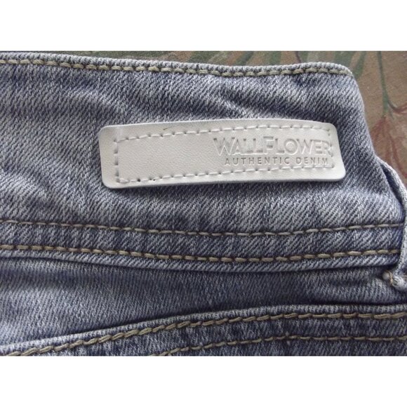 Wallflower Skinny Crop Jeans 9 Mid Rise Skinny Light Blue Embroidered Pockets - Picture 11 of 11